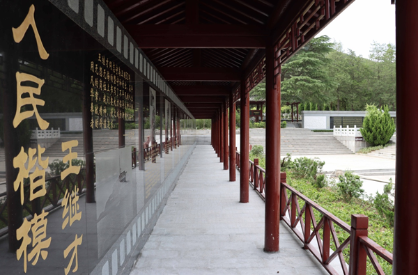 圖為王繼才烈士先進(jìn)事跡碑石長廊。灌云縣委宣傳部供圖