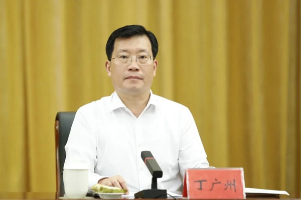 丁廣州在干部大會(huì)上發(fā)言。來(lái)源：沛縣發(fā)布