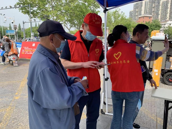 黨員服務(wù)隊(duì)員參加社區(qū)核酸檢測(cè)志愿服務(wù)?；窗矡煵莨﹫D