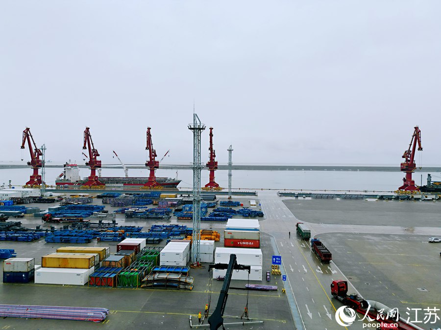 啟東呂四起步港區(qū)“2+2”碼頭。人民網(wǎng)記者 王繼亮攝