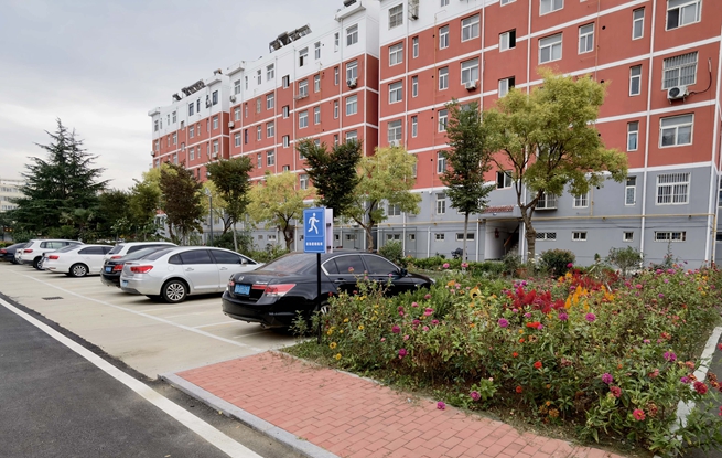 改造出新后的東?？h晶華新邨小區(qū)。東?？h委宣傳部供圖