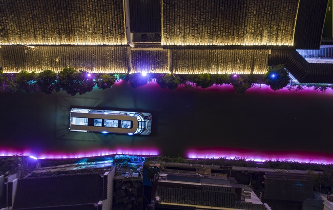 秦淮河西五華里游船項(xiàng)目于今年“煥新”起航。秦淮區(qū)委宣傳部供圖