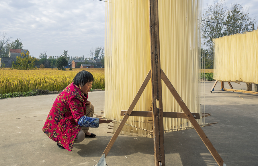 微風拂過，掛面如琴弦般舞動。周太松攝