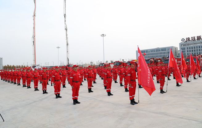 國家危險化學(xué)品應(yīng)急救援連云港隊成立儀式現(xiàn)場。徐圩新區(qū)供圖
