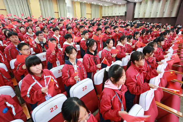 “音樂思政課”現(xiàn)場。東?？h委宣傳部供圖