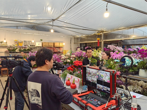 助農(nóng)直播間現(xiàn)場。武進煙草供圖