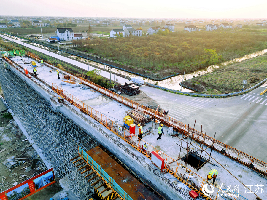 洋呂鐵路施工現(xiàn)場(chǎng)。人民網(wǎng)記者 王繼亮攝