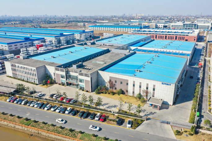 審批提速，企業(yè)更快投產(chǎn)。靖江區(qū)委宣傳部供圖