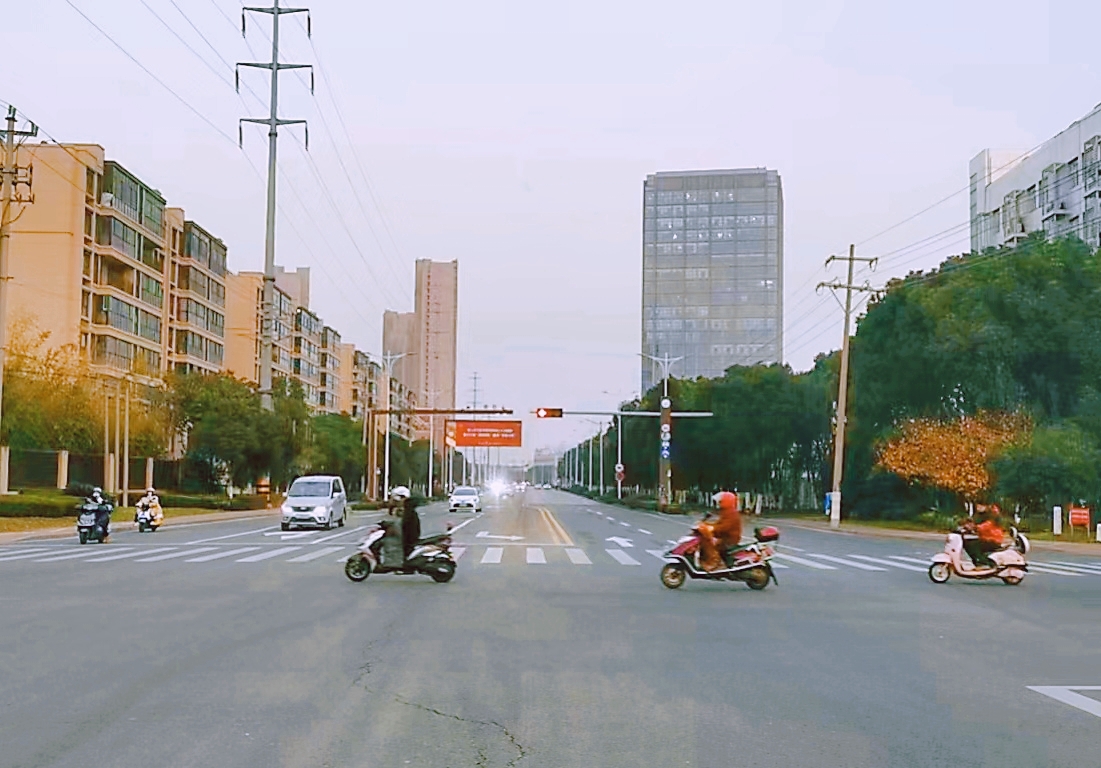 路口已重新標線。人民網(wǎng)記者王繼亮攝