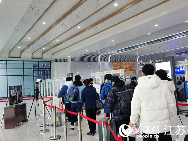 往返南通不再查驗核酸證明和健康碼。人民網(wǎng)記者王繼亮攝