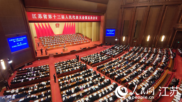 人民網頭條丨江蘇兩會側記：堅決扛起“三大光榮使命”。江蘇省省長許昆林表示，要以江蘇的 “穩(wěn)” 和“進”扛起穩(wěn)定宏觀經濟責任、當好全國發(fā)展大局的“壓艙石”?！驹敿殹?/></a></div>
<h2><a href=