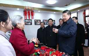 人民網頭條丨鄉(xiāng)村振興的徐州馬莊樣板4年多來，馬莊村黨委班子牢記囑托，帶領全村干群堅持“腦袋口袋一起富”，走穩(wěn)“黨建引領、鄉(xiāng)風潤村、產業(yè)富民”之路?！驹敿殹?/></a></div>
<h2><a href=