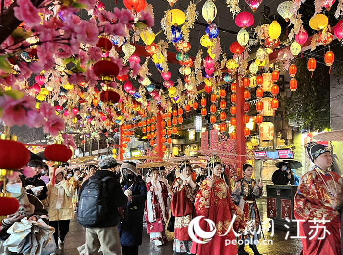 第37屆中國·秦淮燈會啟幕。人民網(wǎng) 馬曉波攝