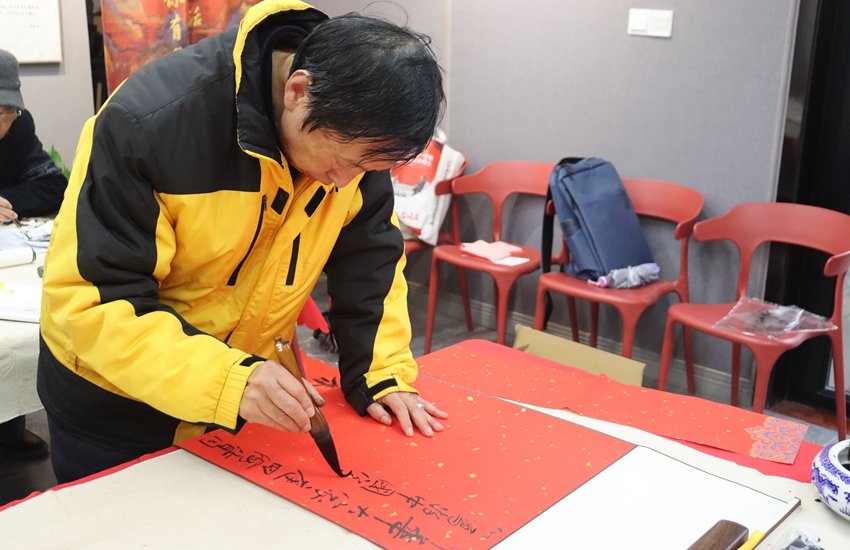 公益書畫家現(xiàn)場創(chuàng)作。玄武區(qū)委宣傳部供圖