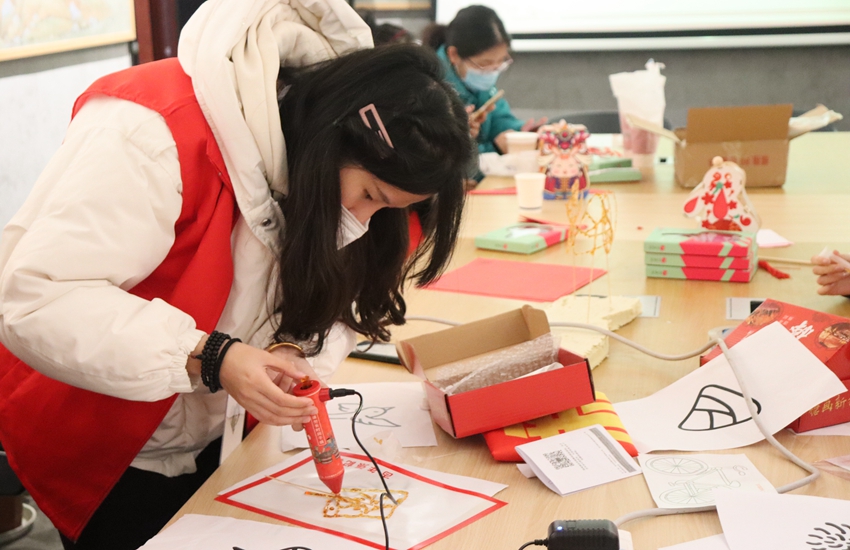 活動為孩子們設(shè)置年味手工市集環(huán)節(jié)。玄武區(qū)委宣傳部供圖