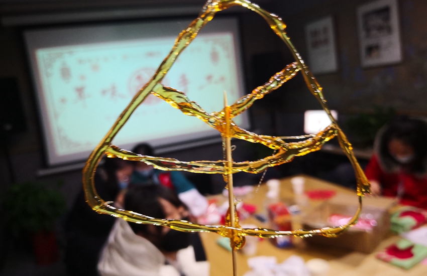 孩子們做的糖畫。玄武區(qū)委宣傳部供圖