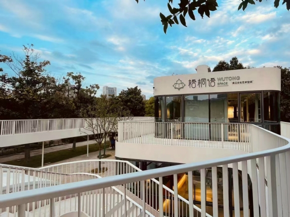 梧桐語小型城市客廳。建鄴區(qū)建設(shè)局供圖