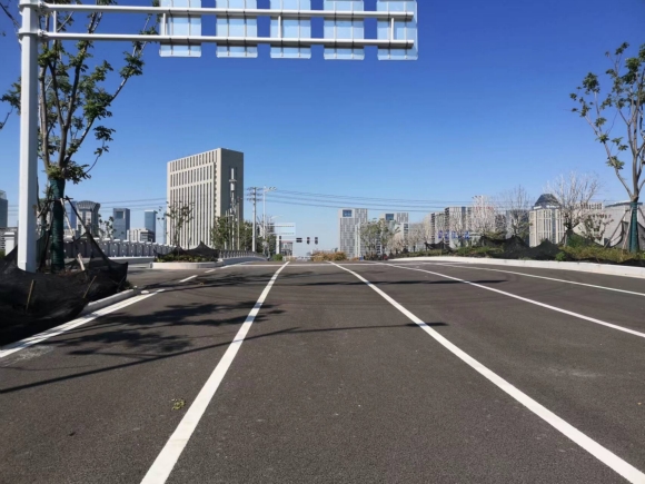建成通車后的奧體大街-規(guī)二路。建鄴建設(shè)局供圖