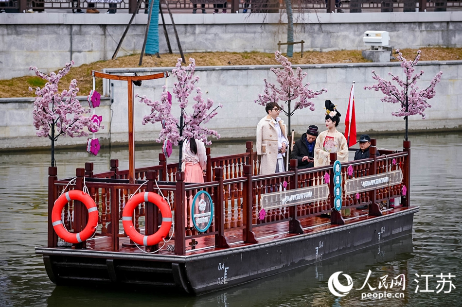 游船上的文藝表演。新吳區(qū)委宣傳部供圖