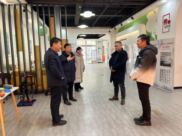 江北新區(qū)宣傳和統(tǒng)戰(zhàn)部領(lǐng)導(dǎo)走進江北新區(qū)新時代文明實踐中心指導(dǎo)工作。江北新區(qū)新時代文明實踐中心供圖