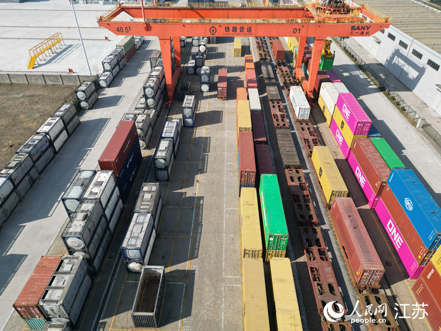 航拍中鐵上海局集團南京貨運中心海安貨運站。人民網(wǎng)記者 王繼亮攝