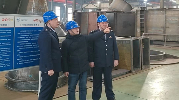 圖為鹽城市鹽都區(qū)稅務(wù)局開展“便民辦稅春風(fēng)行動(dòng)”，深入江蘇吉能達(dá)環(huán)境能源科技有限公司對(duì)接企業(yè)涉稅需求，現(xiàn)場(chǎng)解答涉稅問題。鹽城稅務(wù)供圖