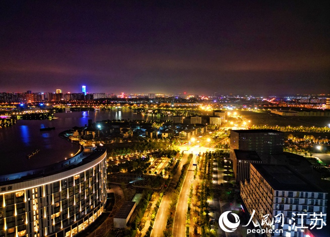 南通創(chuàng)新區(qū)夜景。人民網(wǎng)記者王繼亮攝