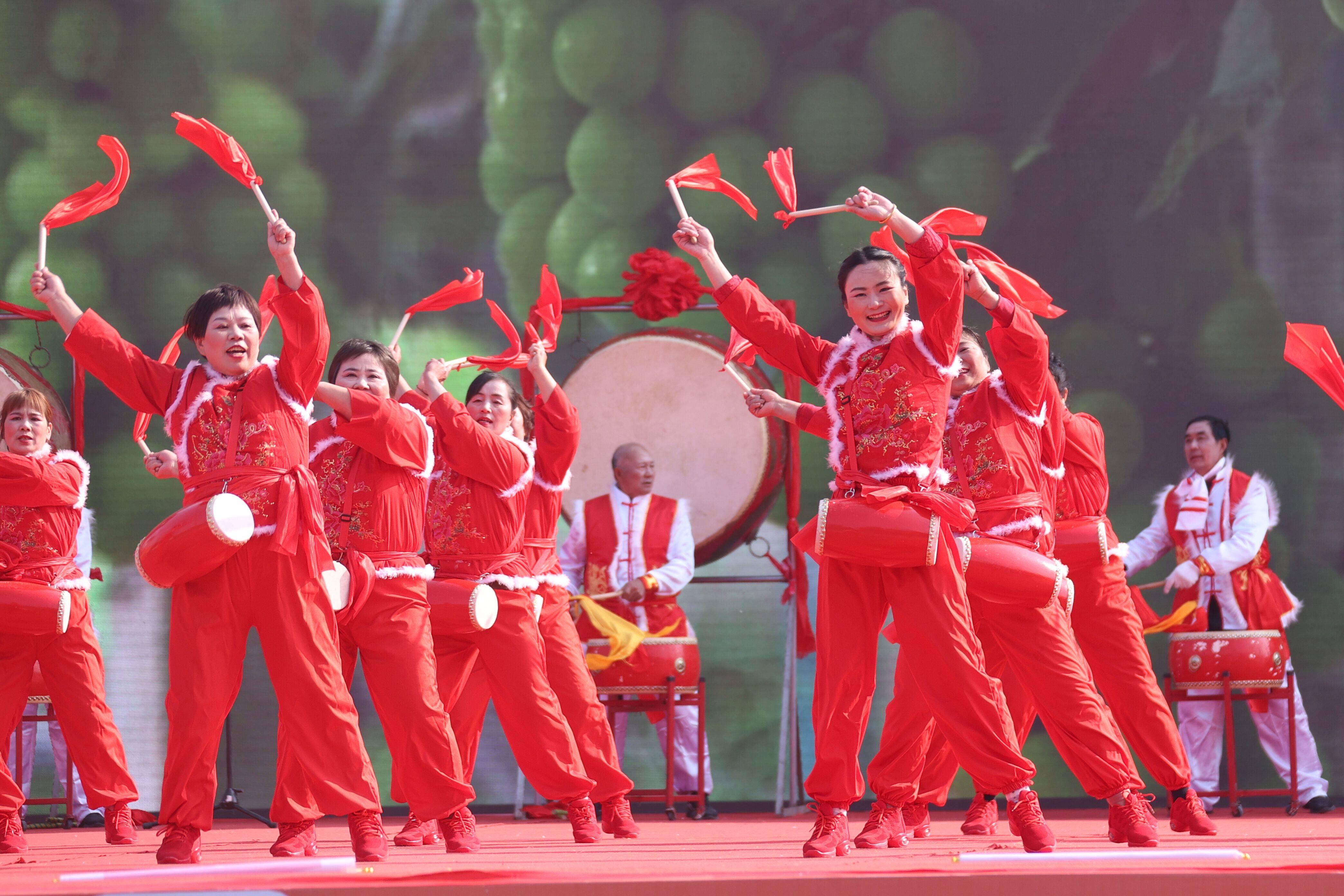 元宵節(jié)民俗匯演現(xiàn)場。許昌銀攝