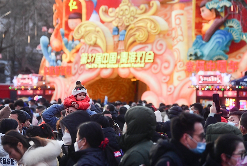 元宵節(jié)南京夫子廟人流如織。邵丹攝