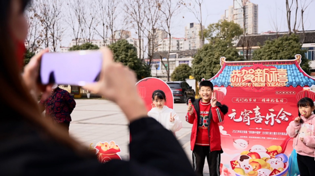 “元宵喜樂會(huì)”形式開展二十大精神學(xué)習(xí)活動(dòng)。旺莊街道供圖