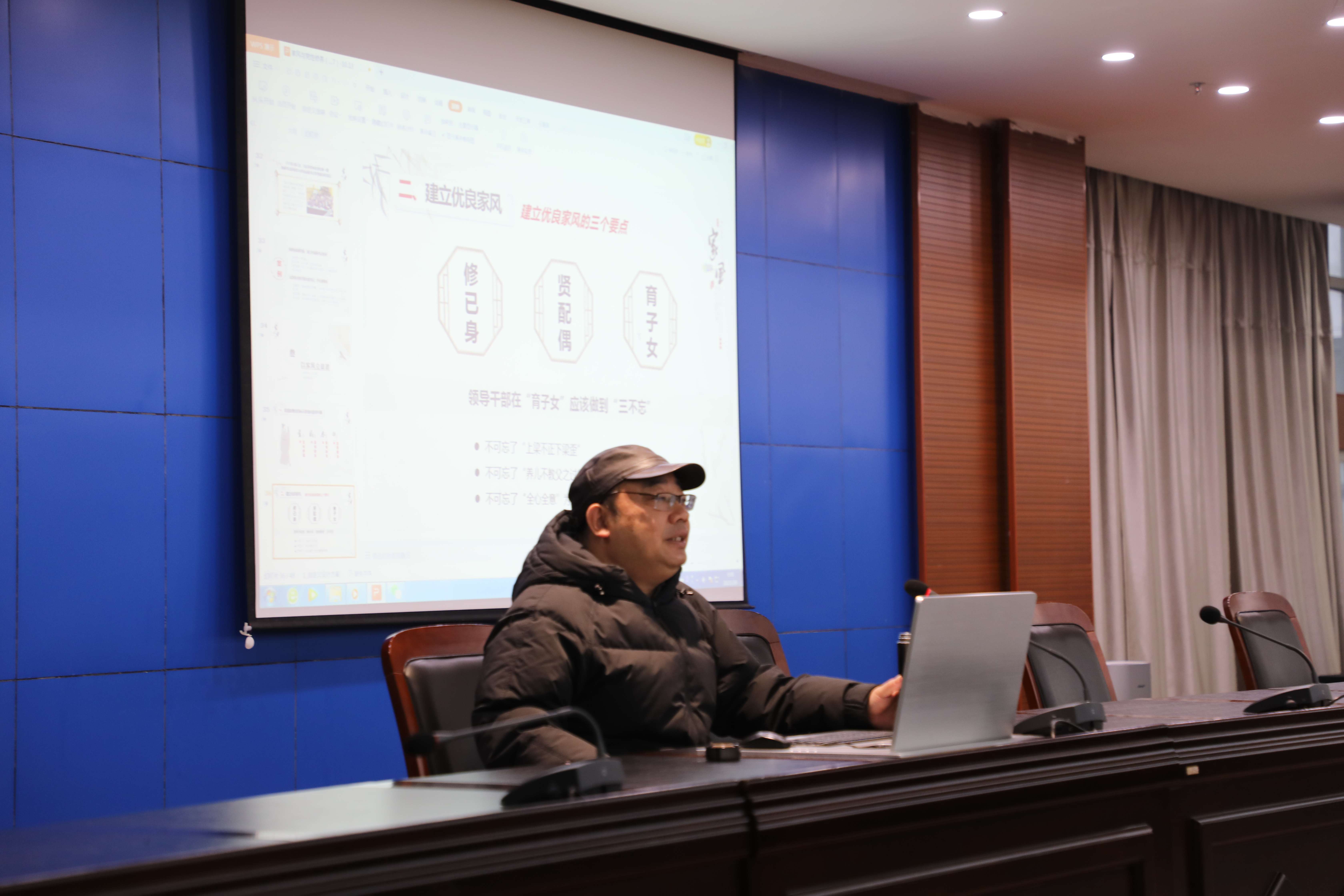 南通大學(xué)馬克思主義學(xué)院副院長(zhǎng)、教授成云雷作主題宣講。宋蕾蕾攝