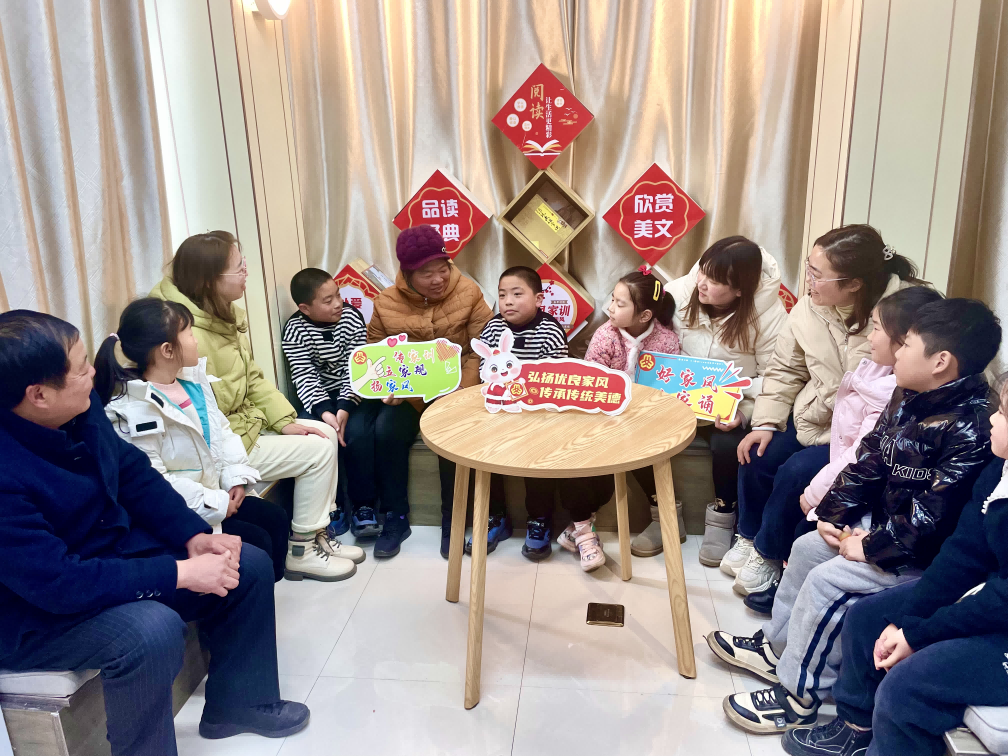 “弘揚(yáng)良好家風(fēng)，凝聚成長(zhǎng)力量”家風(fēng)故事分享會(huì)。盧婷婷攝