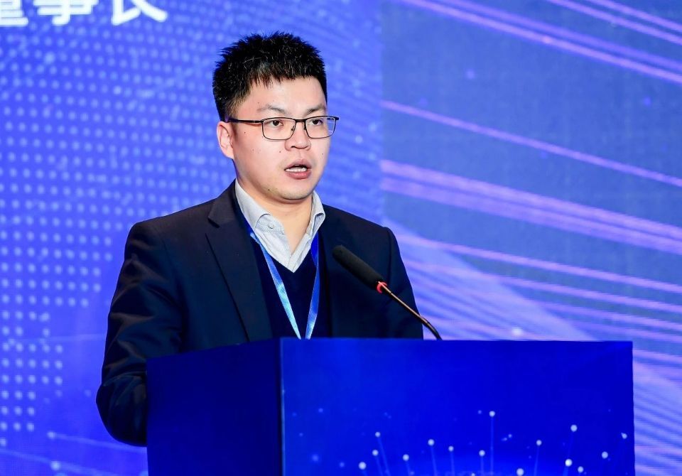 崔巍在江蘇省總商會國際合作聯誼活動上發(fā)言。亨軒攝