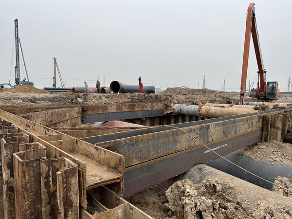 連云港堿業(yè)公司搬遷升級改造項目施工現(xiàn)場。臨港產(chǎn)業(yè)區(qū)供圖