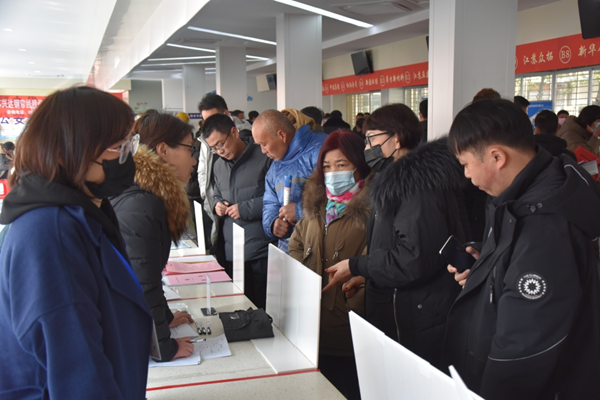 戴南鎮(zhèn)新春招聘會現(xiàn)場。新萱攝