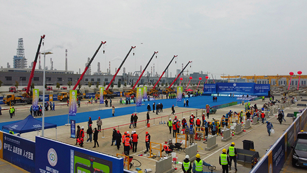 首屆長(zhǎng)三角區(qū)域裝配式建筑職業(yè)技能決賽實(shí)操現(xiàn)場(chǎng)。魯茂亮攝