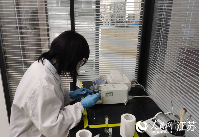 柯菲平研發(fā)中的工作人員。人民網(wǎng) 馬曉波攝