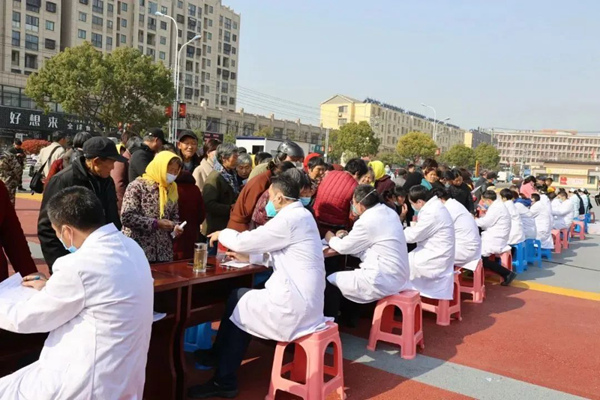 專家問(wèn)診活動(dòng)現(xiàn)場(chǎng)。興化市政協(xié)供圖