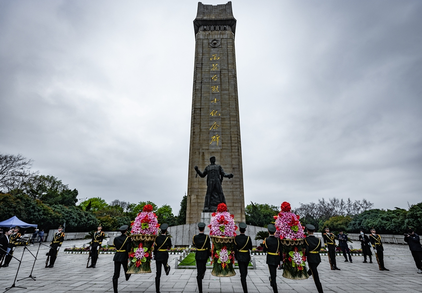 祭掃儀式現(xiàn)場(chǎng)。胡瀟攝 