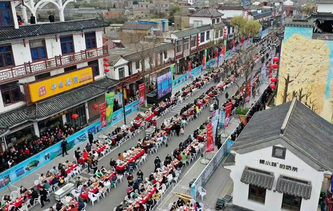 洪澤上演千人螺螄宴。陳凱攝