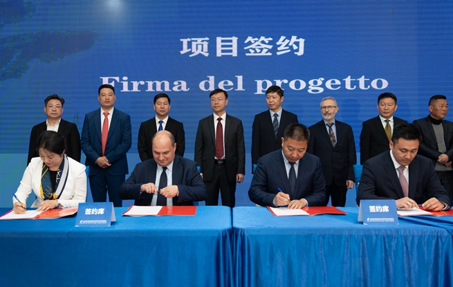 項(xiàng)目簽約現(xiàn)場。連云港高新區(qū)供圖