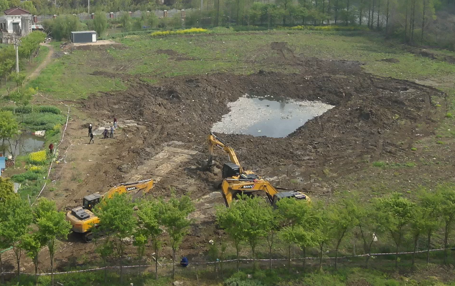 常州經(jīng)開區(qū)橫林鎮(zhèn)南方村新橋頭垃圾填埋點。圖片來源：江蘇省生態(tài)環(huán)境廳