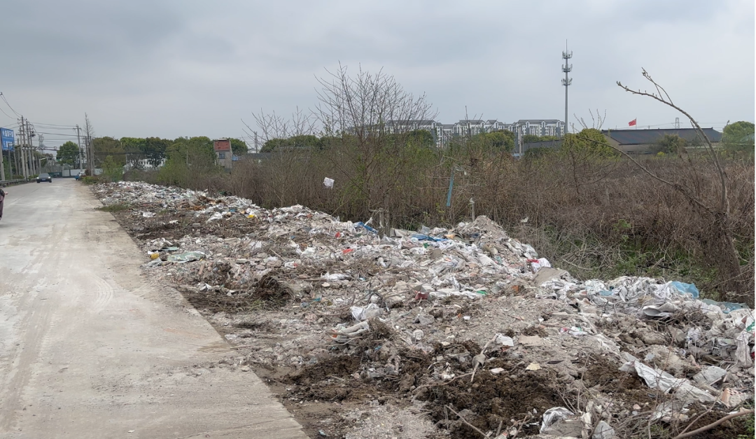 天寧區(qū)延陵干燥設備有限公司東側傾倒點。圖片來源：江蘇省生態(tài)環(huán)境廳