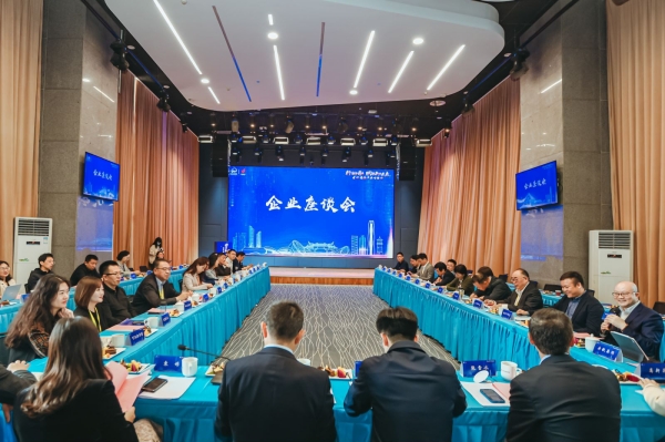 近40家數(shù)字經(jīng)濟(jì)企業(yè)與建鄴區(qū)展開(kāi)深度對(duì)話。建鄴高新區(qū)供圖