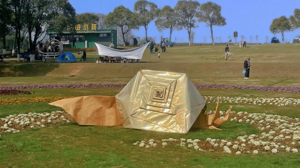 折紙作品《斐波那契蝸?！?。高淳區(qū)委宣傳部供圖