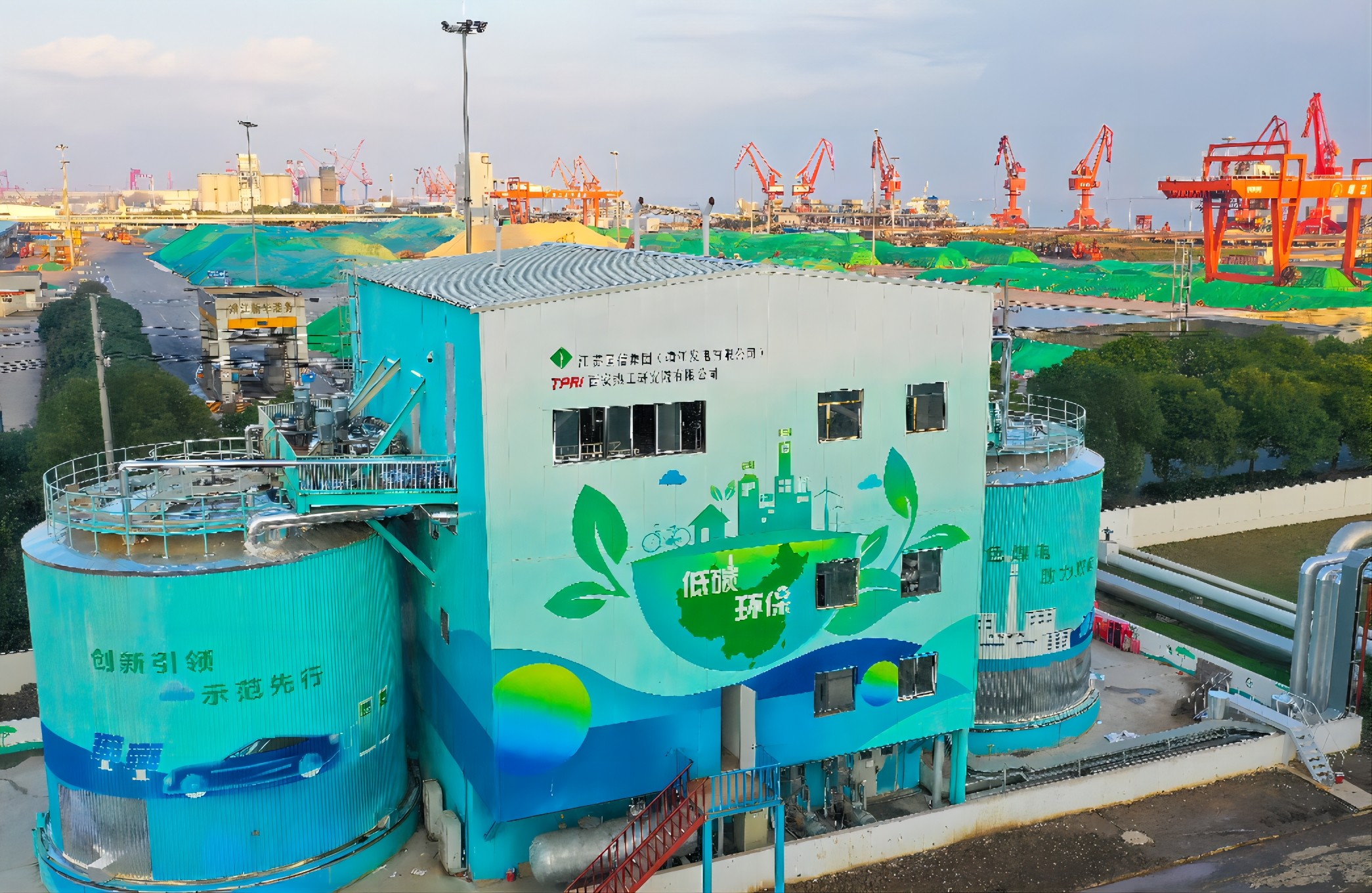 靖江企業(yè)自主研發(fā)出全球首套“與煤電耦合的熔鹽儲(chǔ)熱調(diào)頻調(diào)峰及安全供汽技術(shù)”示范工程。朱其攝