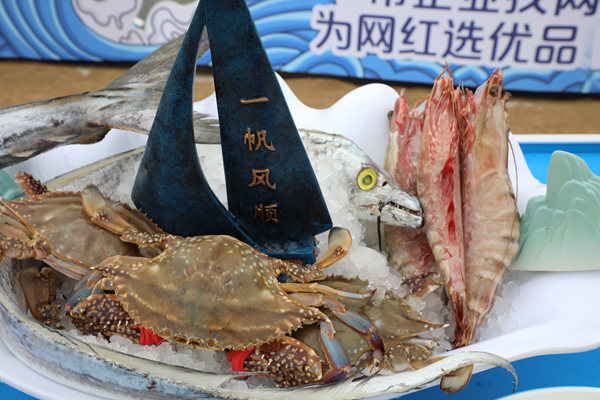 現(xiàn)場海產(chǎn)品展示。贛榆區(qū)委宣傳部供圖