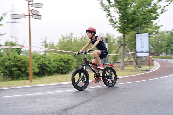 圖為比賽現(xiàn)場。   祝秀飛 攝