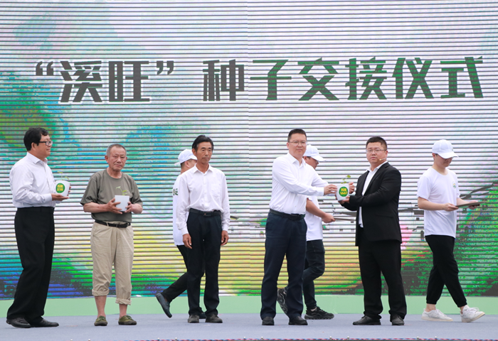 “溪旺種子”交接儀式現(xiàn)場(chǎng)。江寧區(qū)委宣傳部供圖