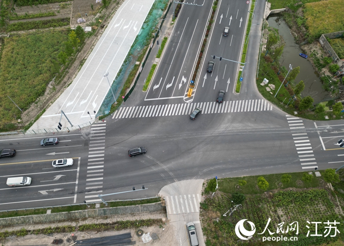 通皋大道一期在通州區(qū)丁平線中斷。人民網(wǎng)記者 王繼亮攝